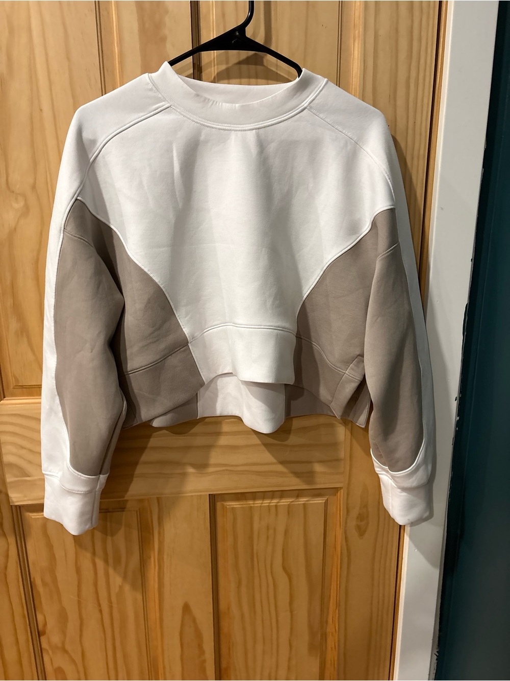 YPB Women's Colorblock Cropped Sweatshirt - White & Taupe